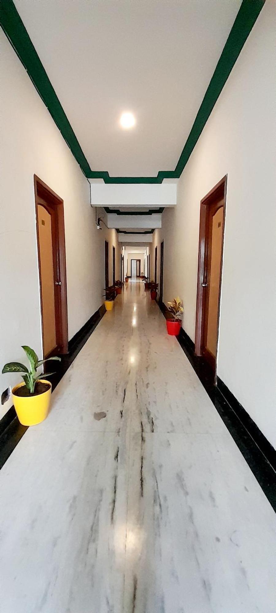 Hotel Indore Palace - Feel At Home Ширди Экстерьер фото