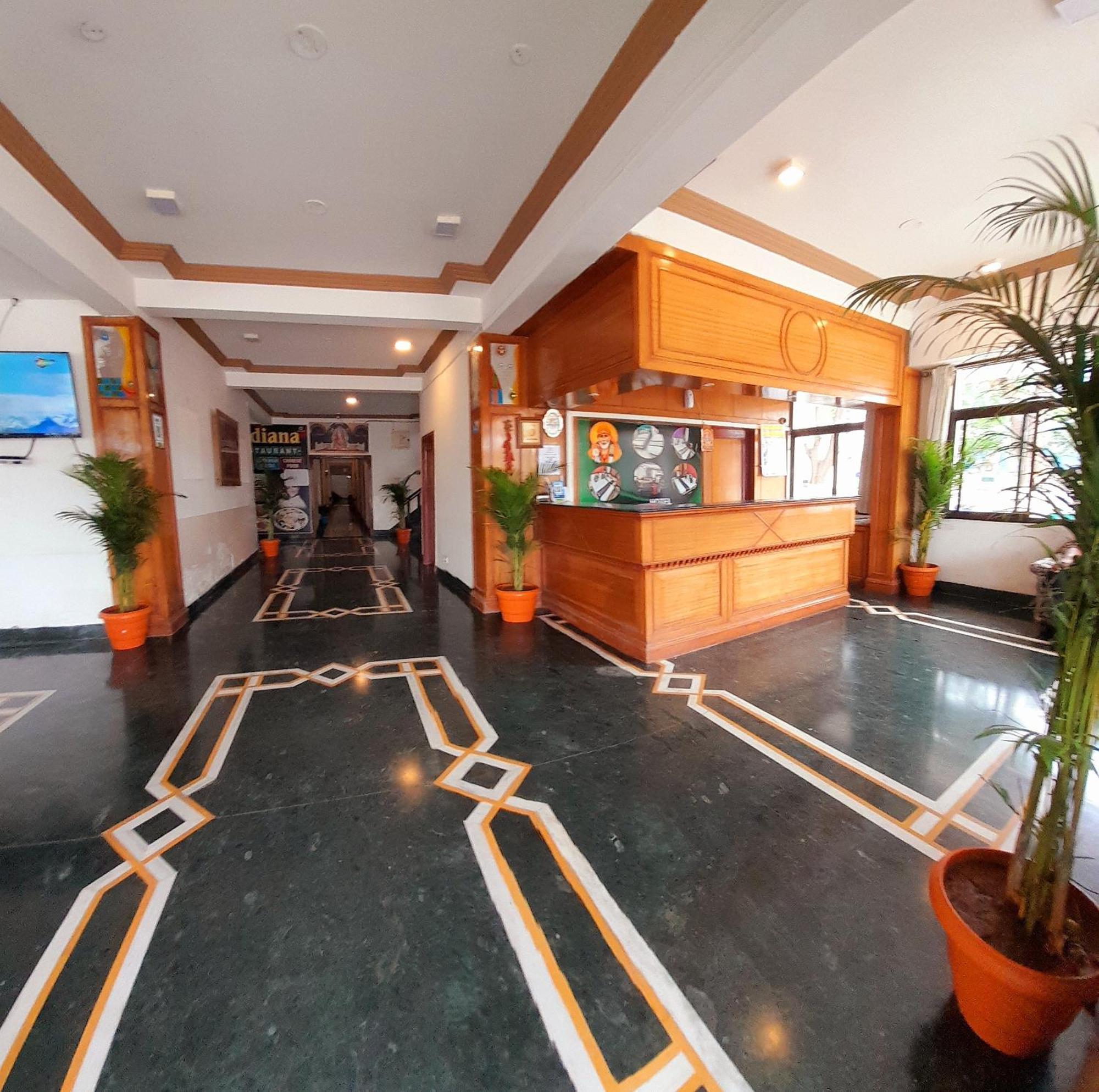Hotel Indore Palace - Feel At Home Ширди Экстерьер фото