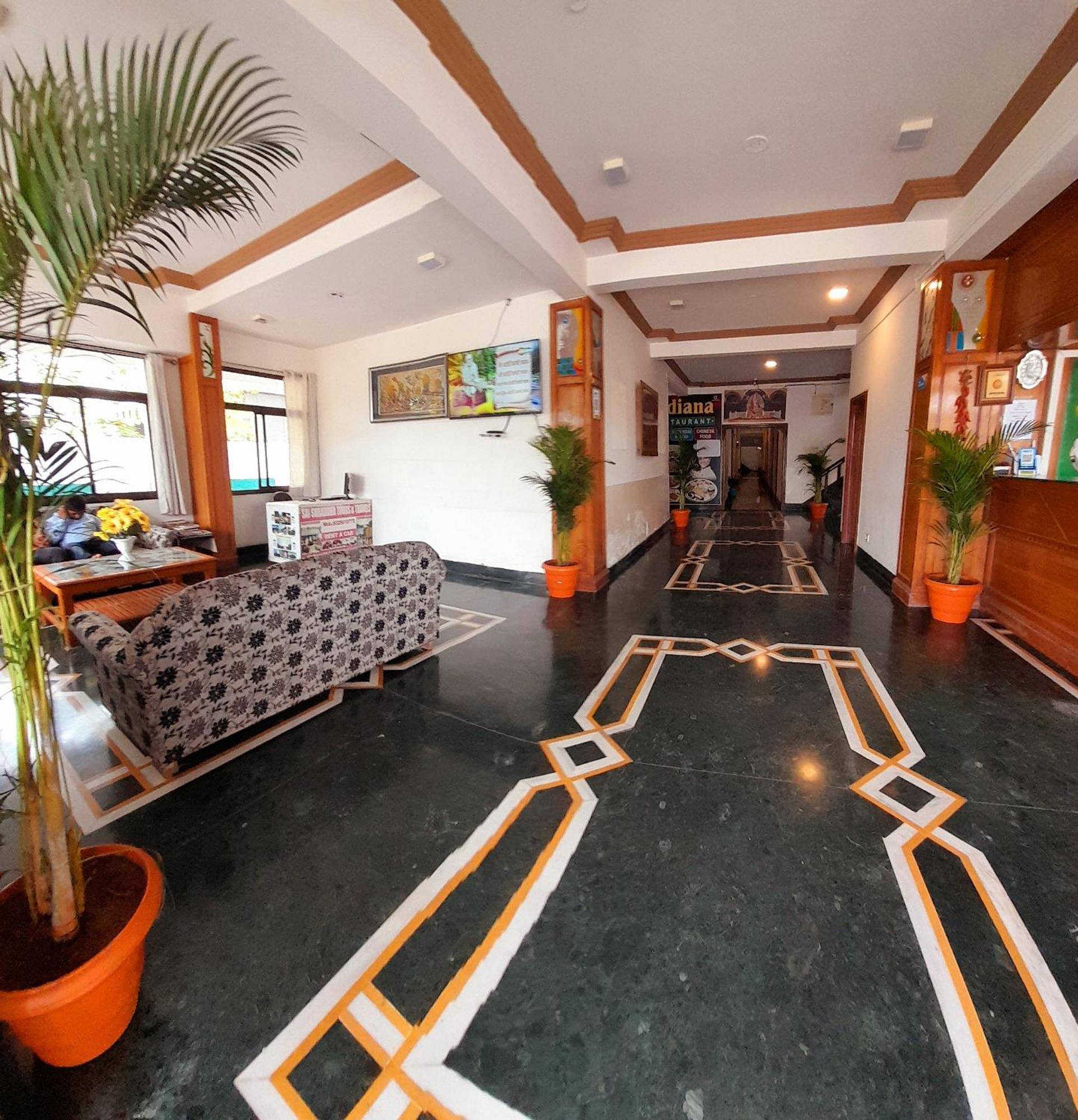 Hotel Indore Palace - Feel At Home Ширди Экстерьер фото