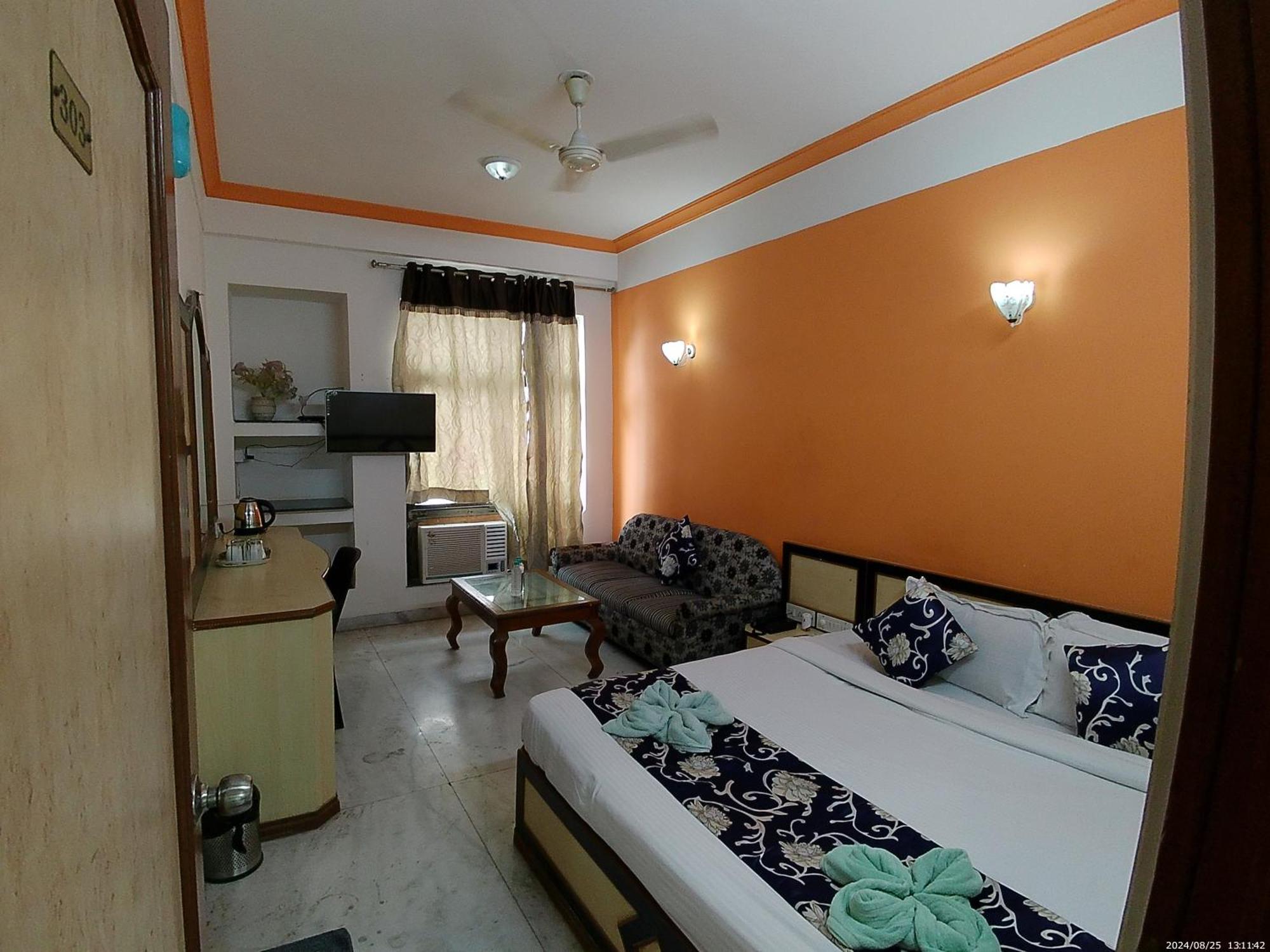 Hotel Indore Palace - Feel At Home Ширди Экстерьер фото