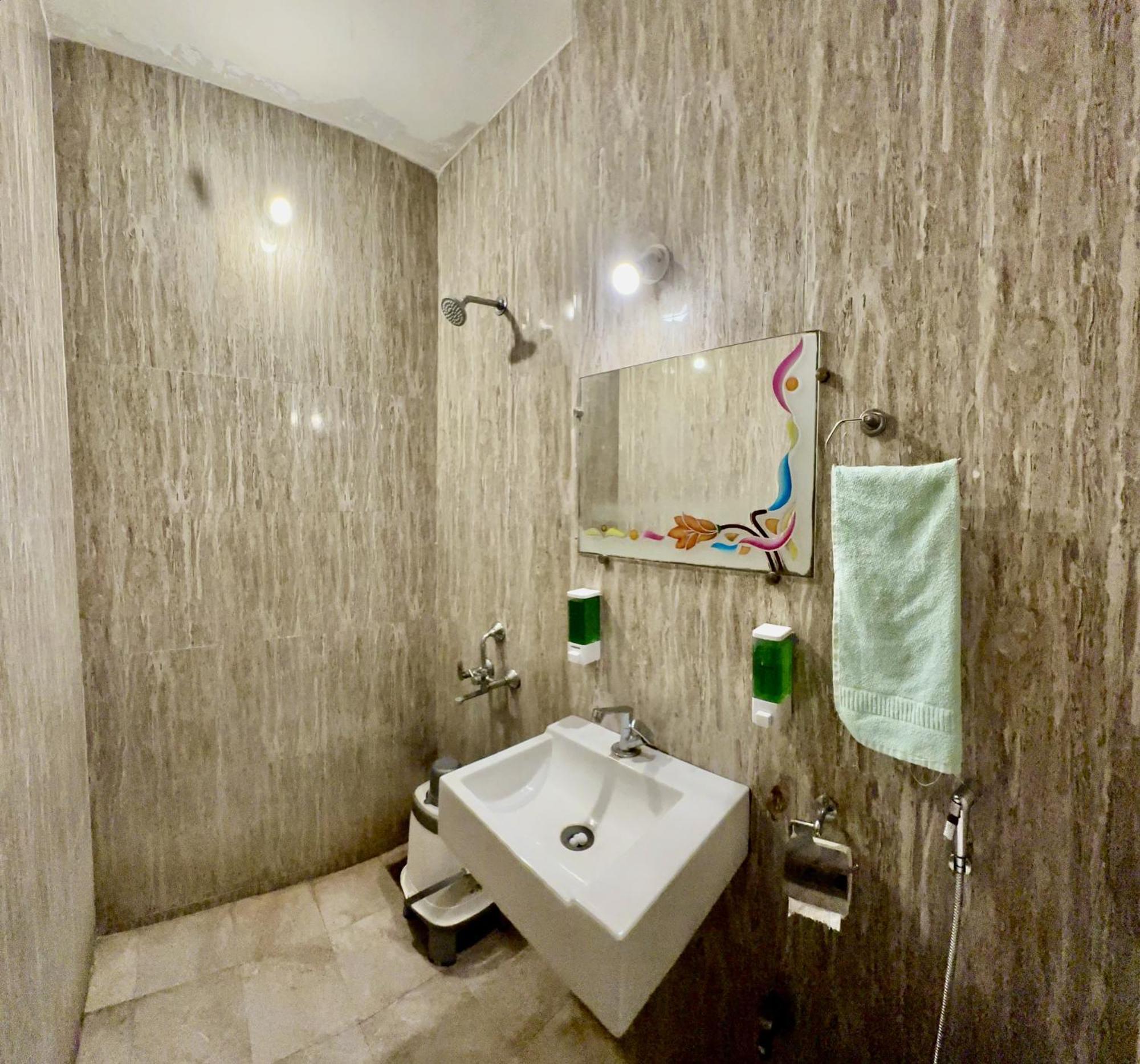 Hotel Indore Palace - Feel At Home Ширди Экстерьер фото