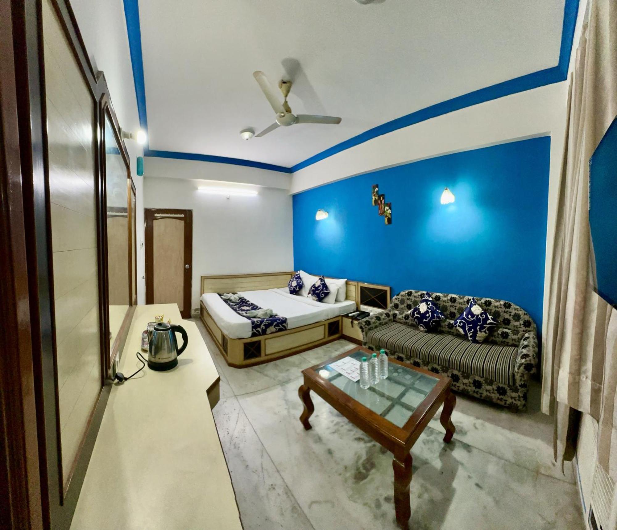 Hotel Indore Palace - Feel At Home Ширди Экстерьер фото