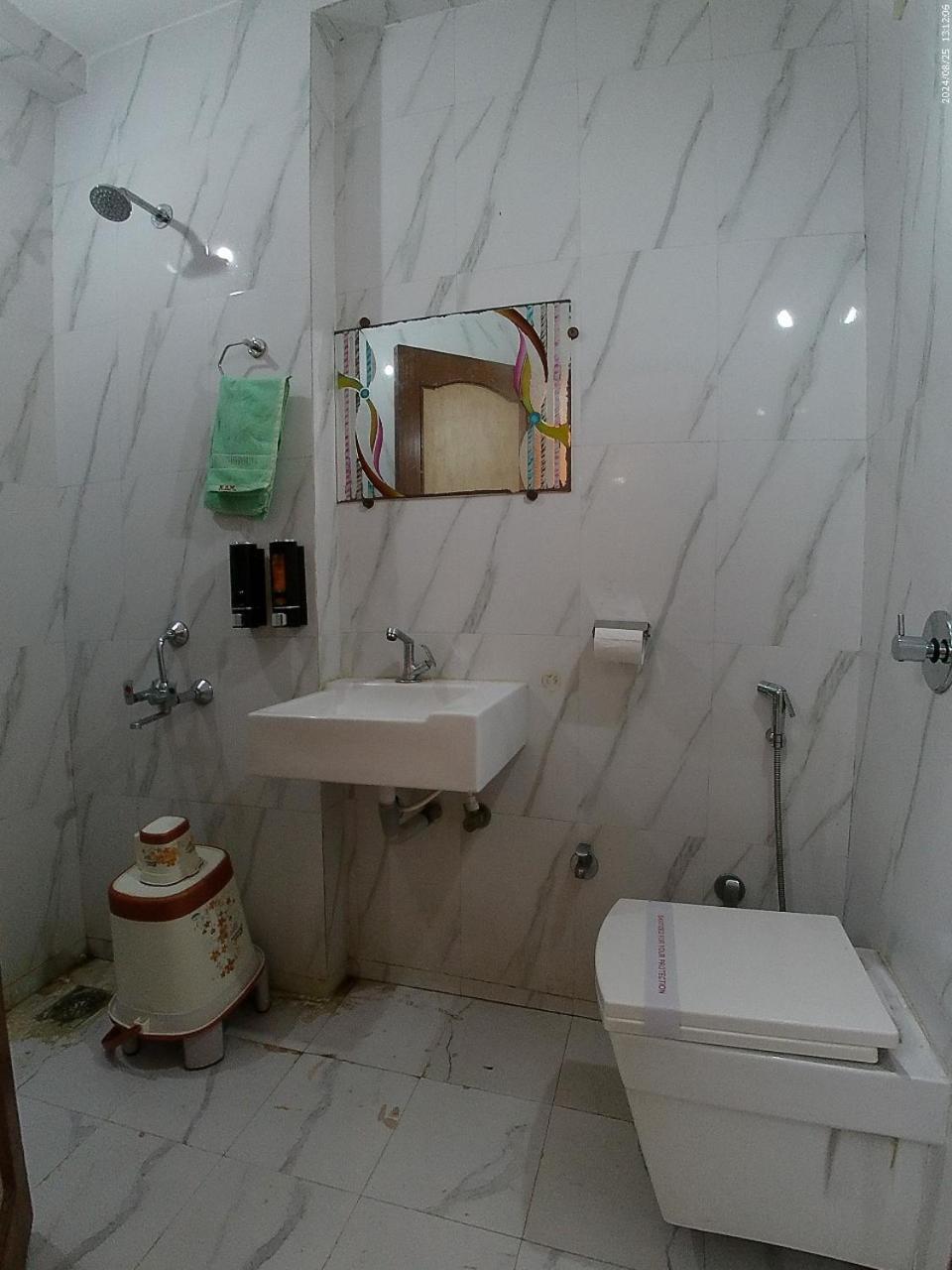 Hotel Indore Palace - Feel At Home Ширди Экстерьер фото