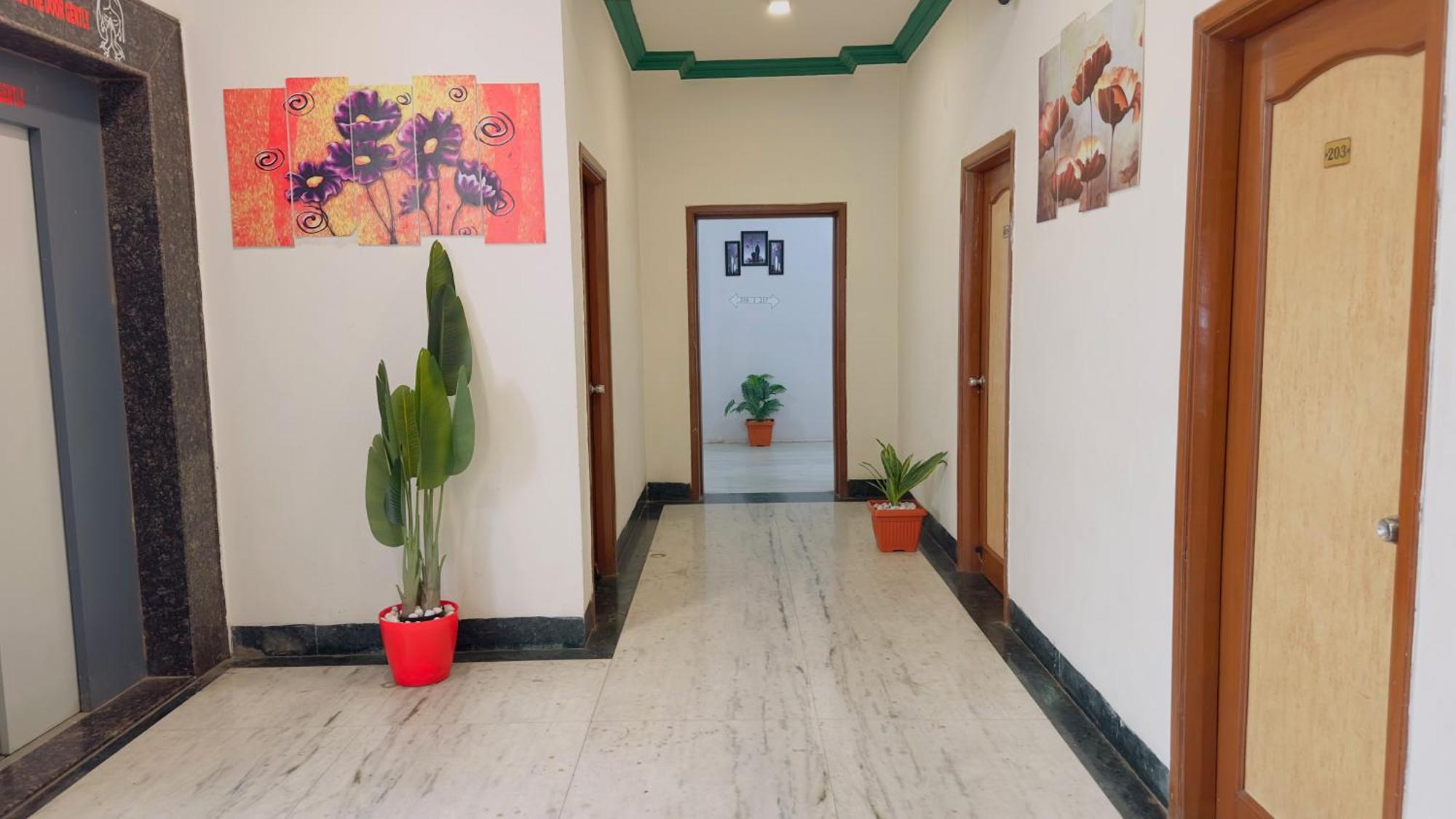 Hotel Indore Palace - Feel At Home Ширди Экстерьер фото