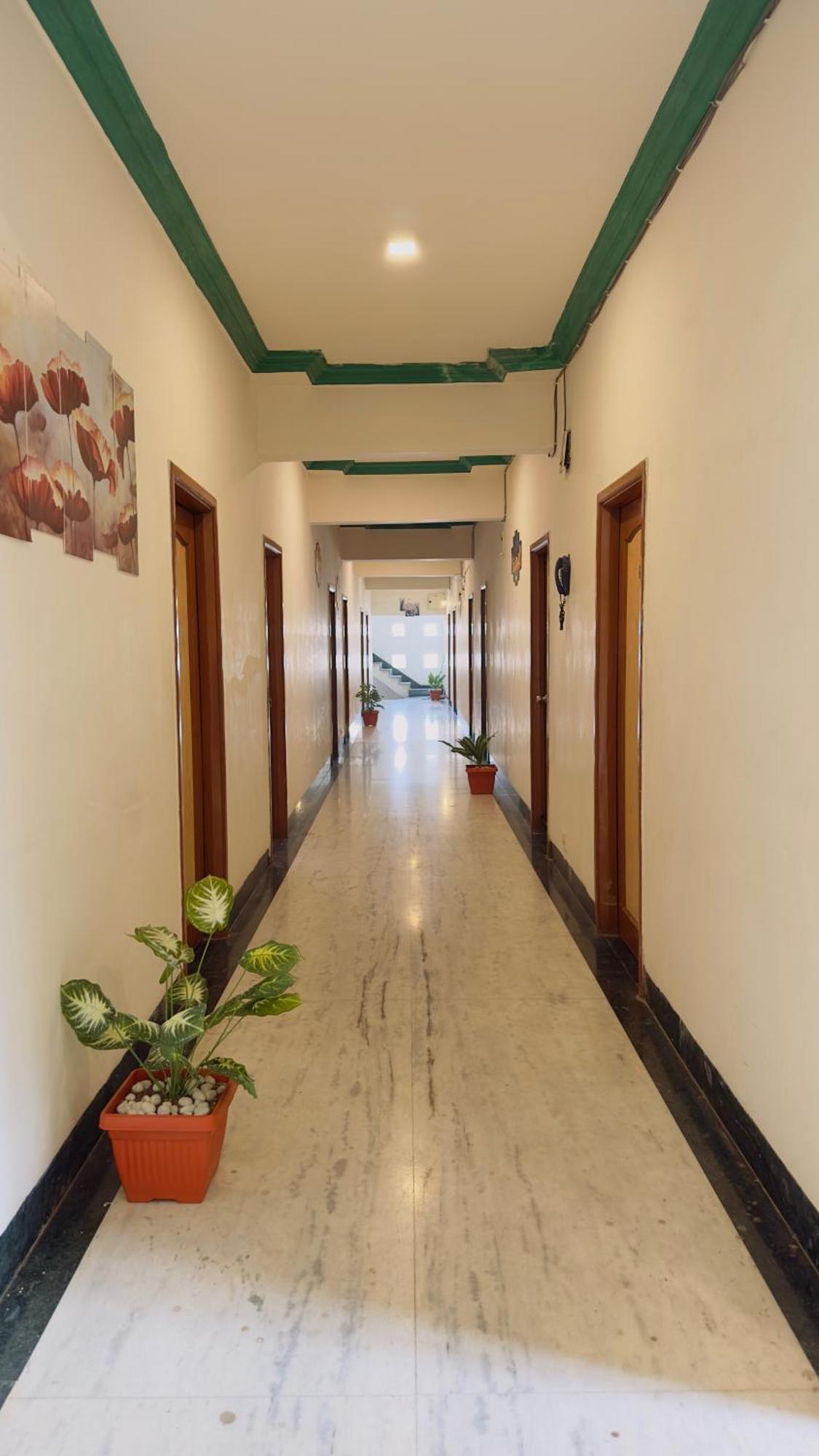 Hotel Indore Palace - Feel At Home Ширди Экстерьер фото