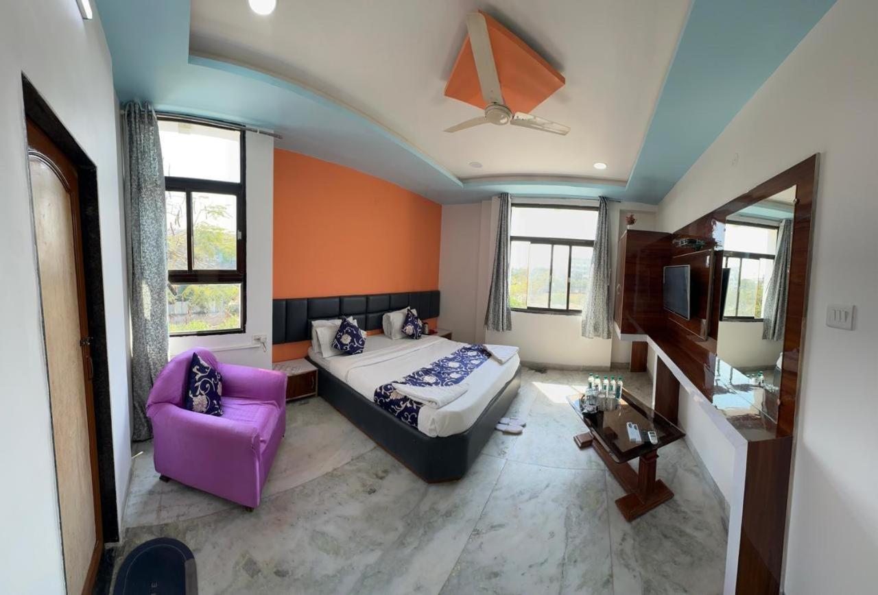 Hotel Indore Palace - Feel At Home Ширди Экстерьер фото