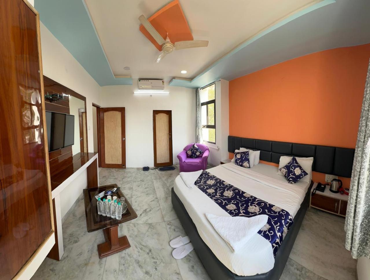 Hotel Indore Palace - Feel At Home Ширди Экстерьер фото