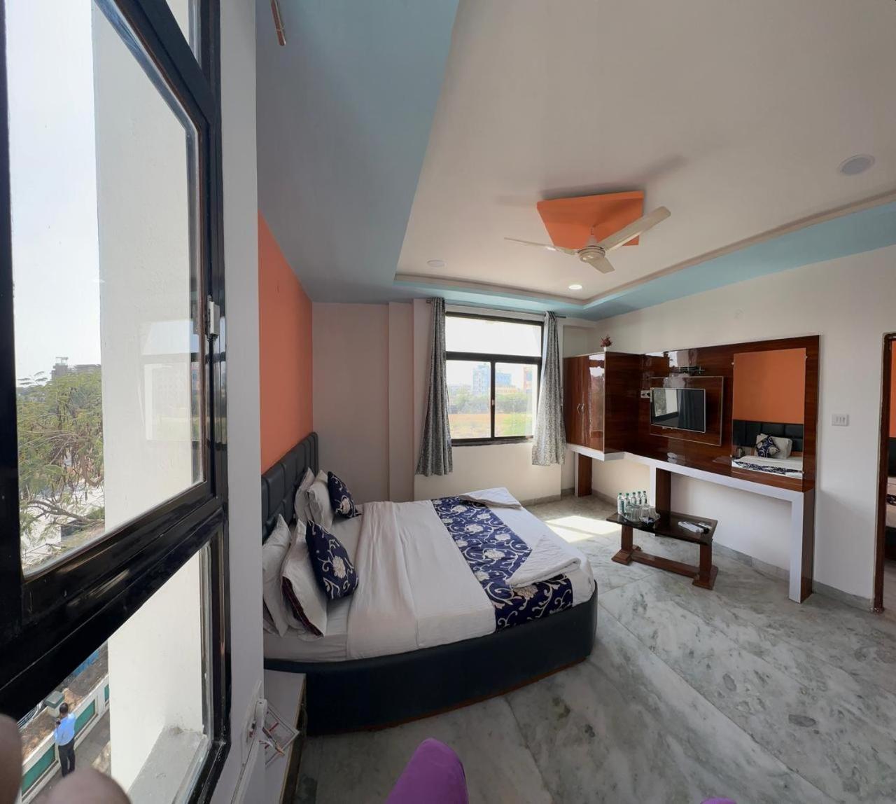Hotel Indore Palace - Feel At Home Ширди Экстерьер фото