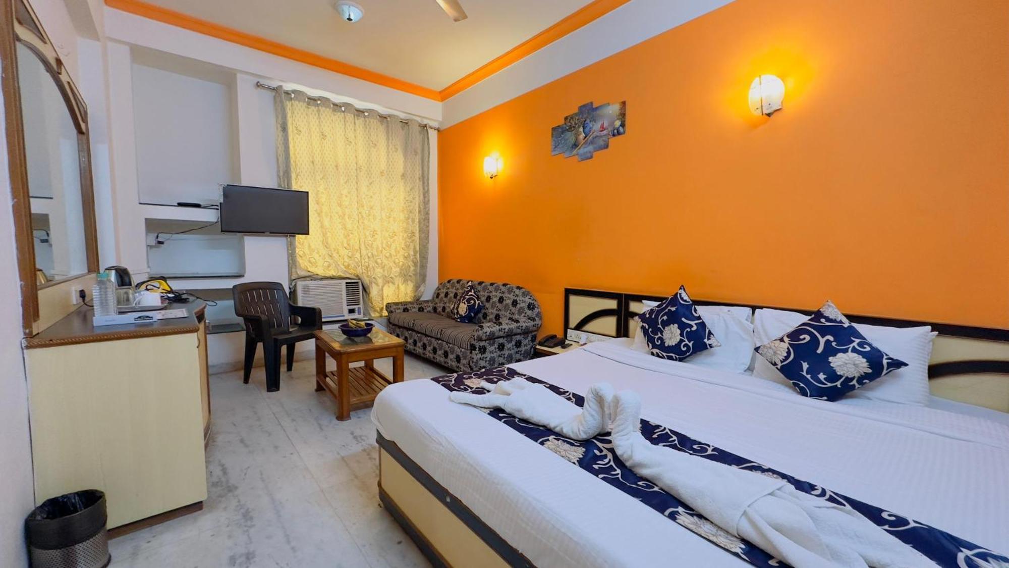 Hotel Indore Palace - Feel At Home Ширди Экстерьер фото